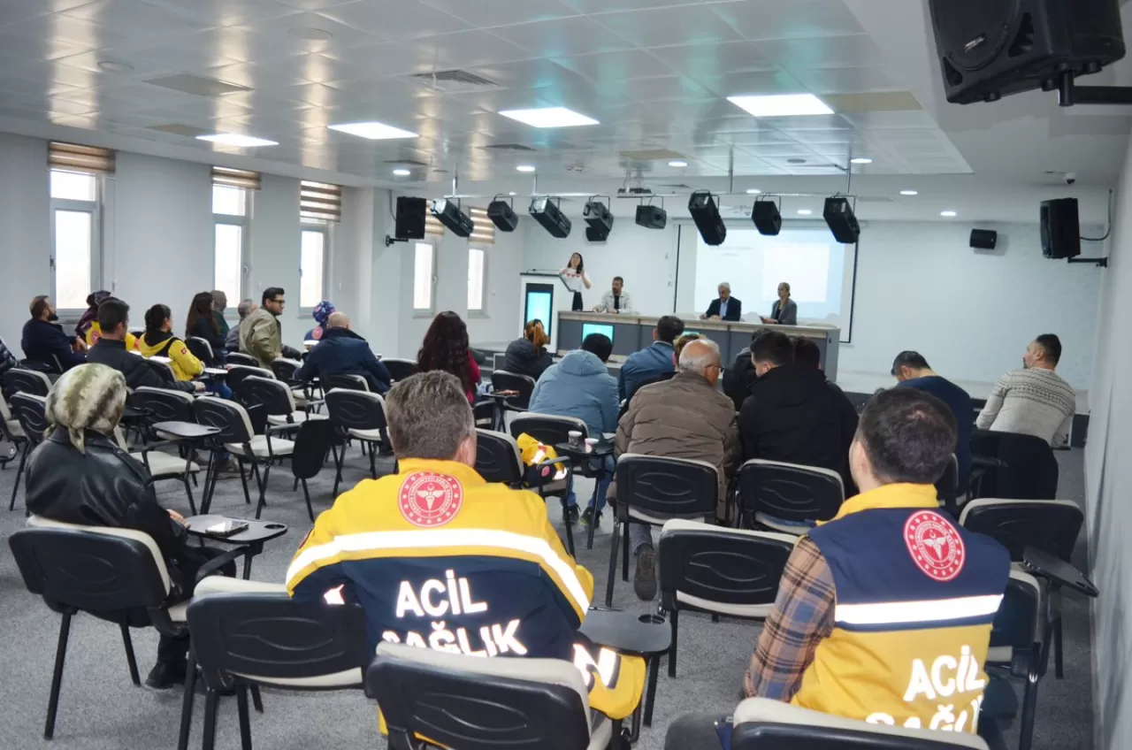 Kırşehir'de 112 Acil Sağlık Hizmetleri İstasyon Sorumluları Değerlendirme Toplantısı Yapıldı