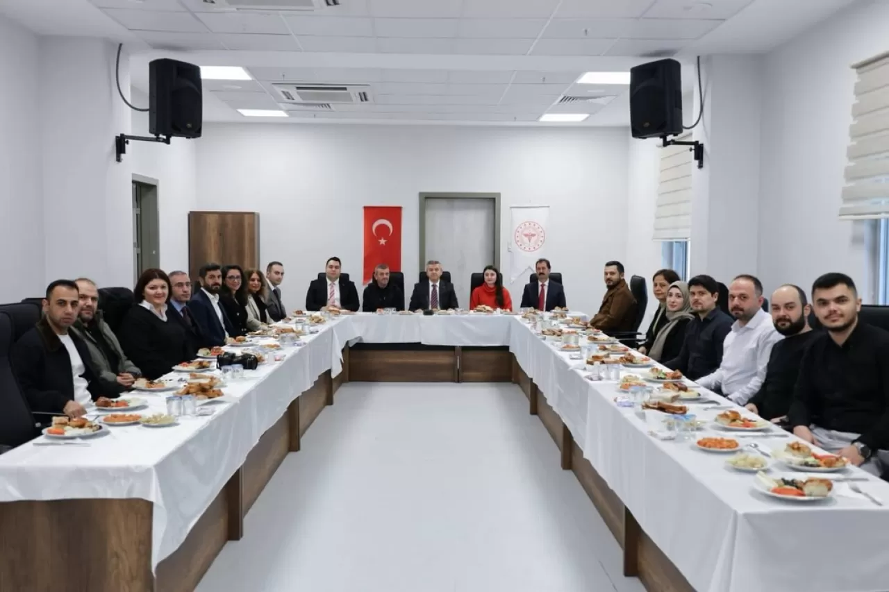 Artvin'de Sigarayı Bırakan Vatandaşlar Vali Tarafından Ödüllendirildi