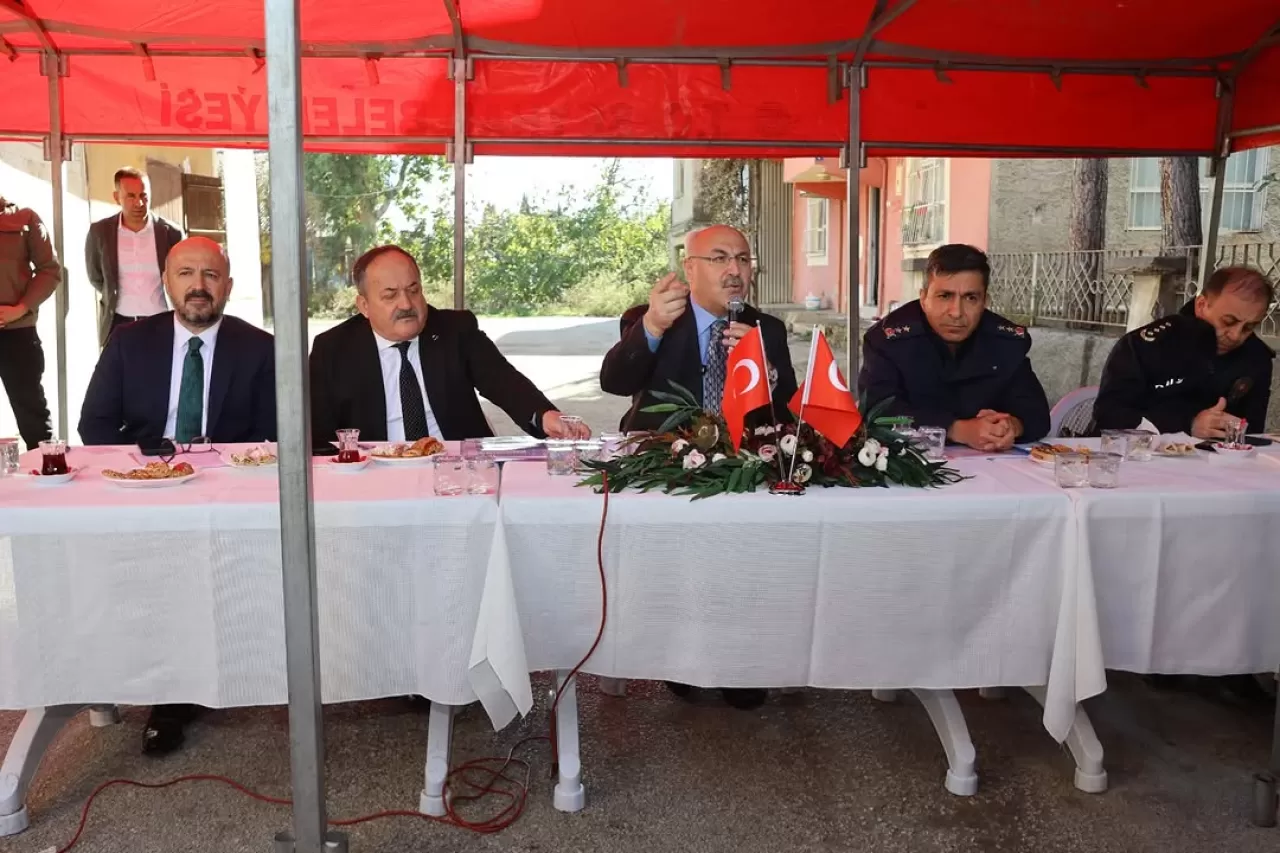 Adana Valisi Köşger, Halkla Buluştu: Sağlık Talepleri Yerinde Dinlendi