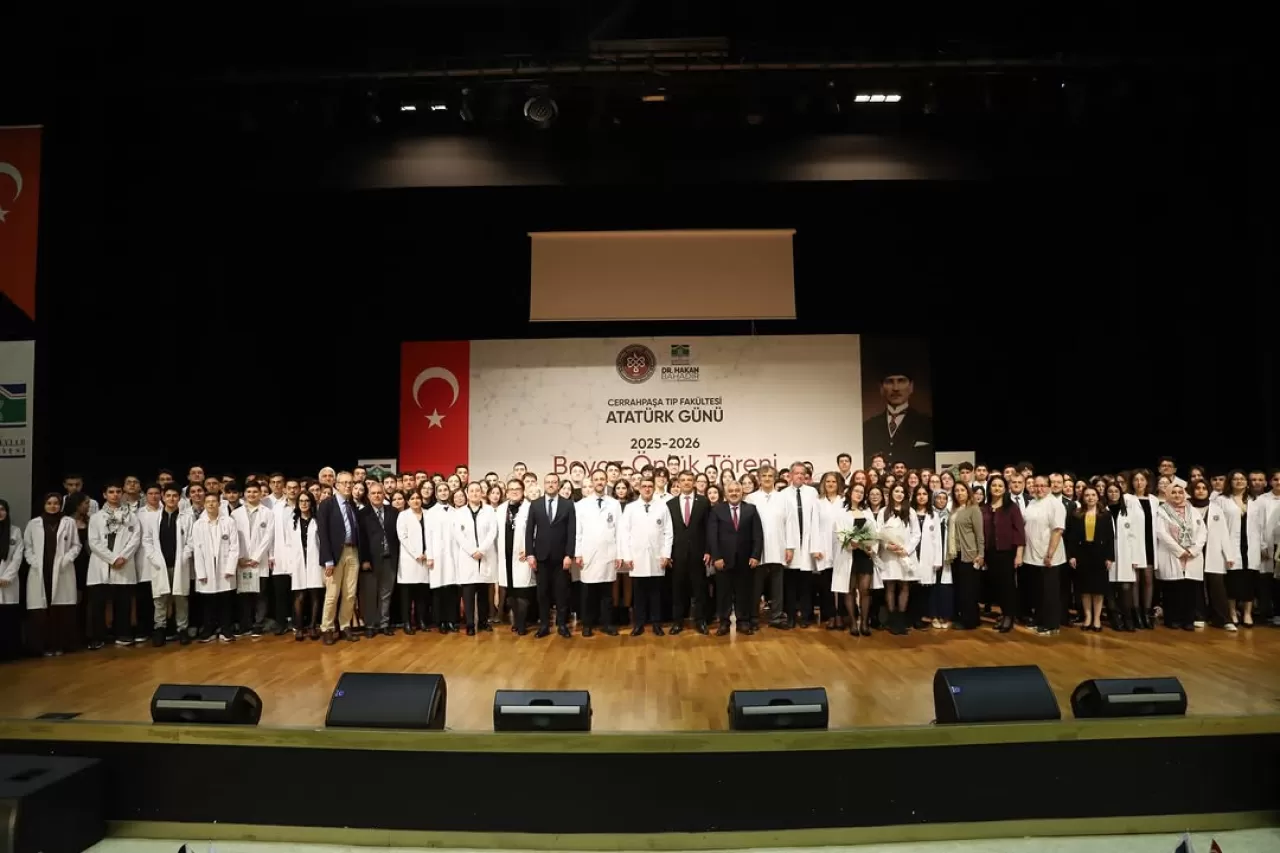 Cerrahpaşa Tıp Fakültesi'nde Beyaz Önlük Töreni: Hekimliğe İlk Adım