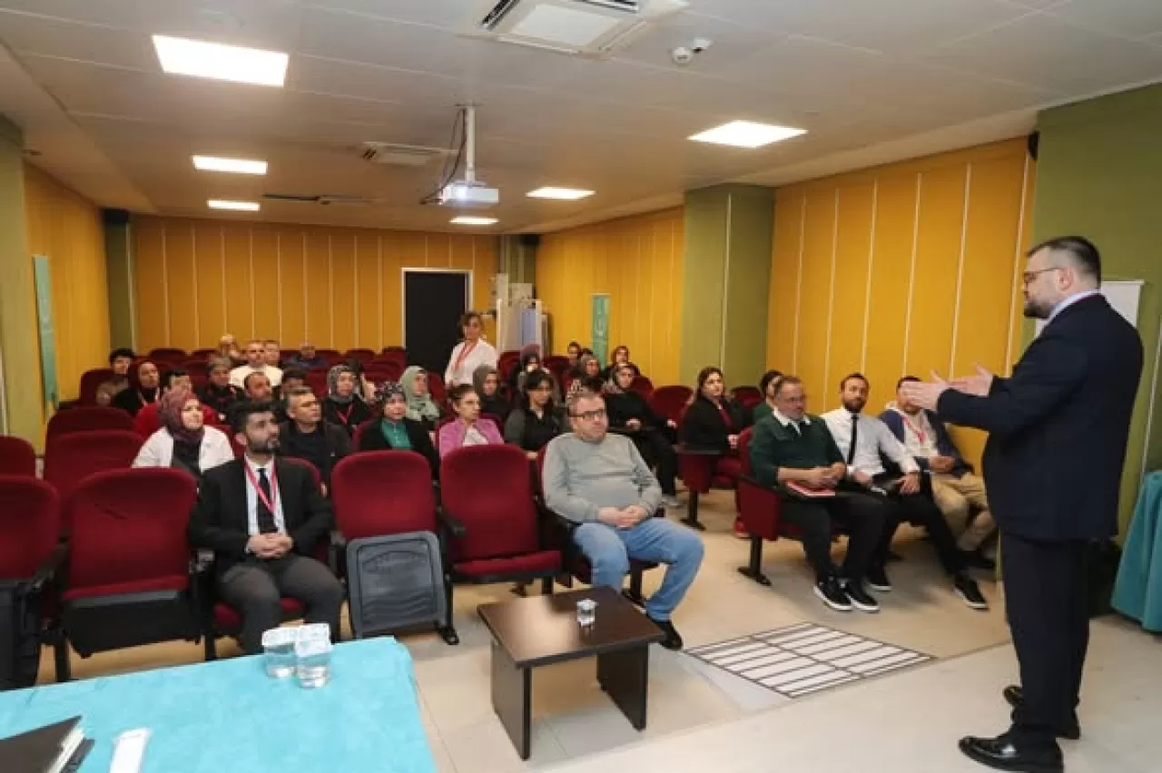 Amasya Hastanesi'nde Hasta Hizmet Kalitesi İçin Sekreterlerle İstişare Toplantısı