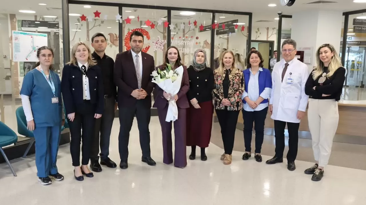 Uzman Doktor Zeynep Şenocak, Bursa Şehir Hastanesi'nde Çocuk Sağlığı ve Hastalıkları Uzmanı Unvanını Aldı