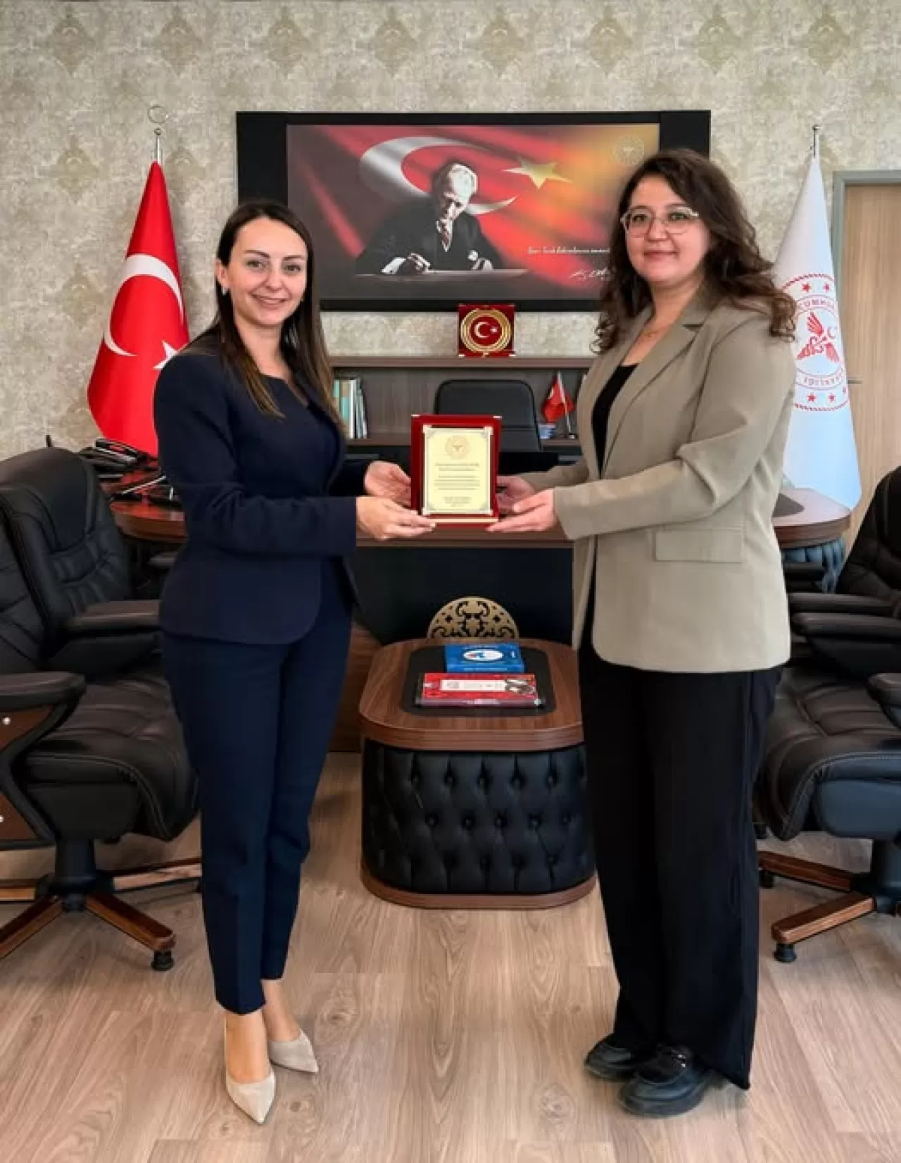 Ağrı İl Sağlık Müdürlüğü'nden Dr. Merve Güneş Tetik'e Veda Plaketi