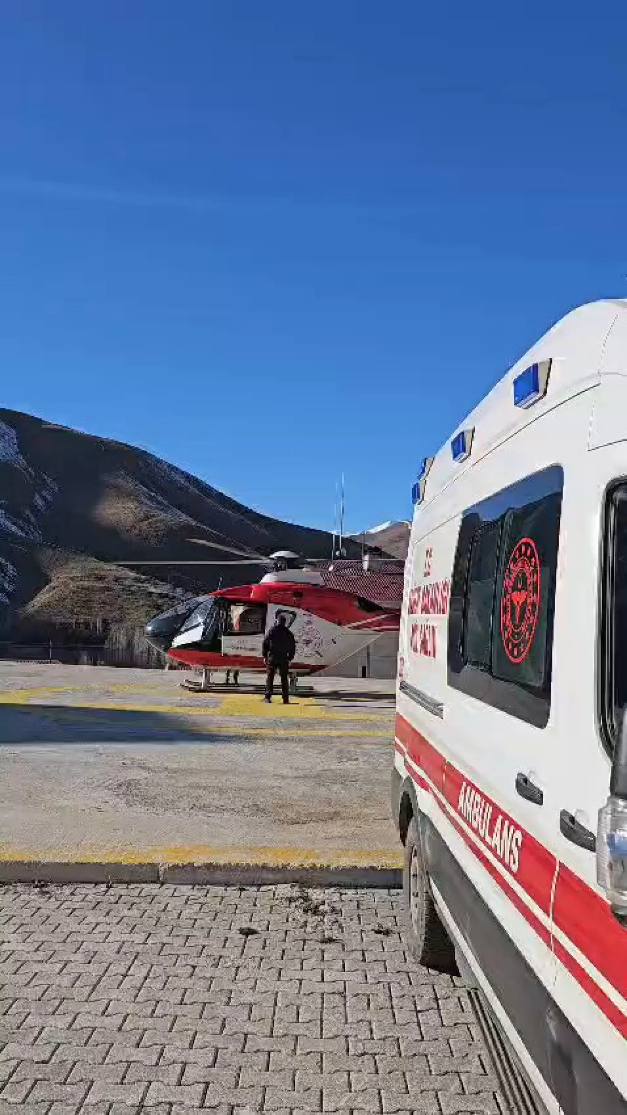 Van'da Gebe Hasta Helikopter Ambulans ile Güvenli Şekilde Sevk Edildi