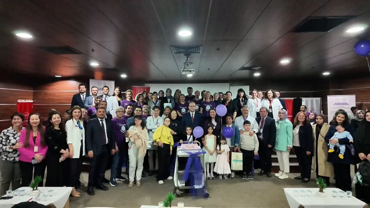 Şişli Hamidiye Etfal Hastanesi Başhekimi'nden İl Sağlık Müdürü'ne Berat Takdimi