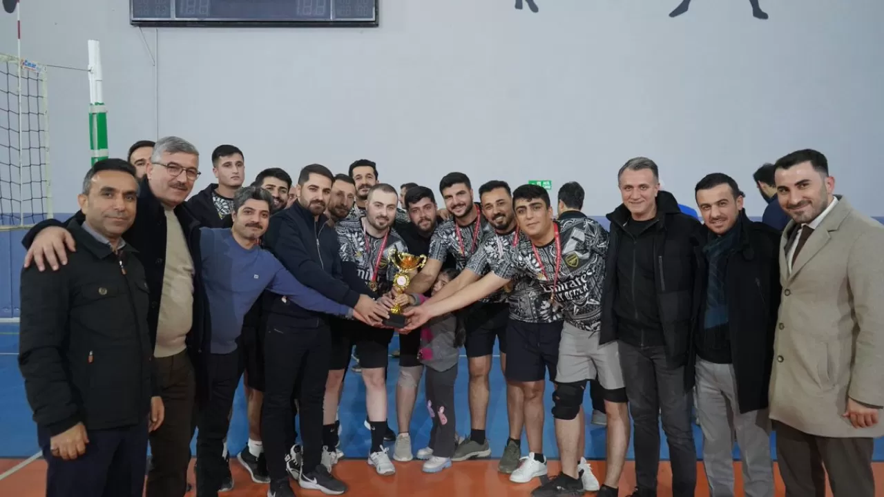 Batman'da Sağlık Çalışanları Voleybol Turnuvasında Ter Döktü