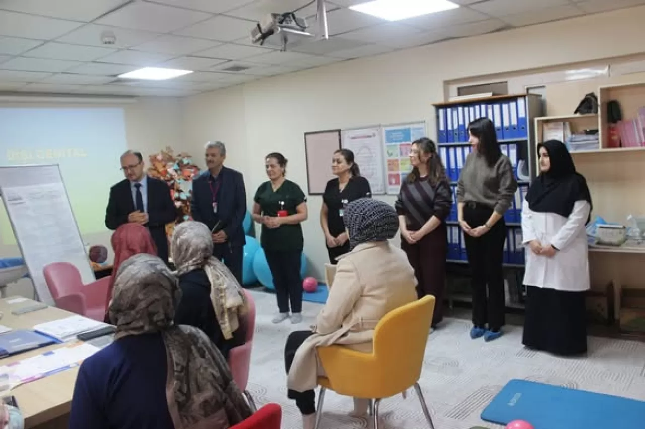 Kırıkkale Yüksek İhtisas Hastanesi'nde Anne Adaylarına Yönelik Gebe Okulu Eğitimleri Tamamlandı