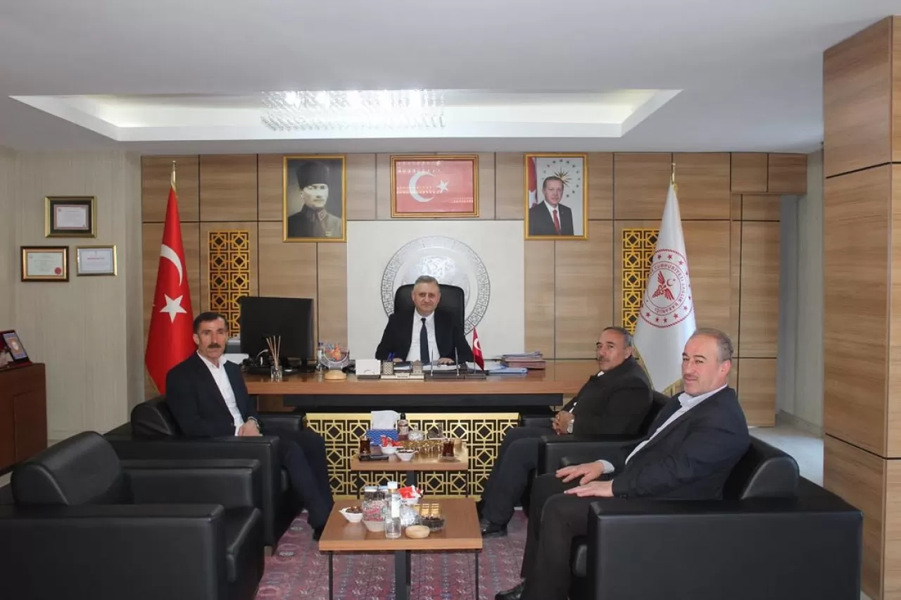 AK Parti Hizan İlçe Başkanı, Bitlis İl Sağlık Müdürü Ergene'yi Ziyaret Etti