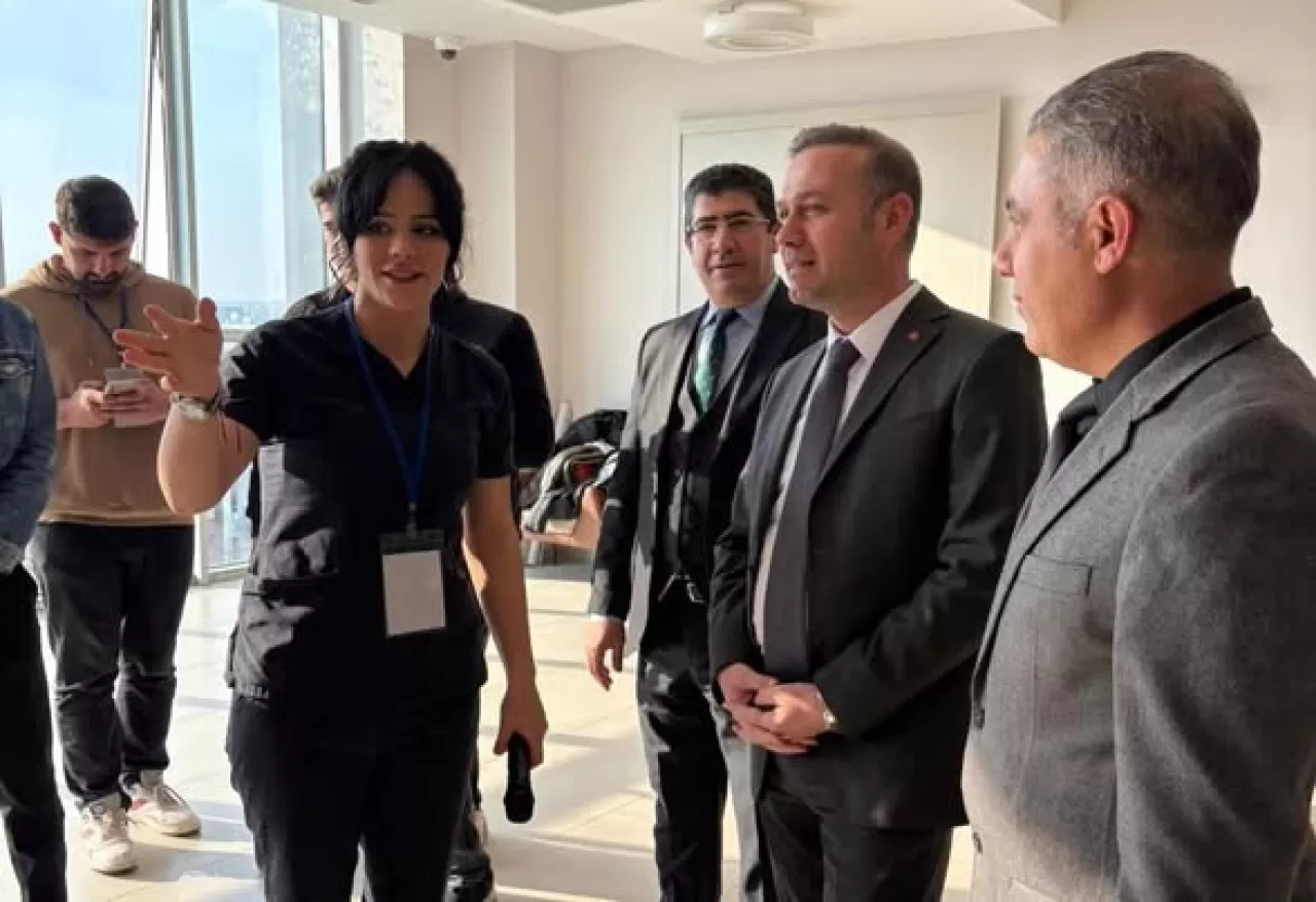 Adıyaman Üniversitesi Hastanesi'nde Çocuklar Şiir ve Müzikle Tedavi Buluşması Yaşadı