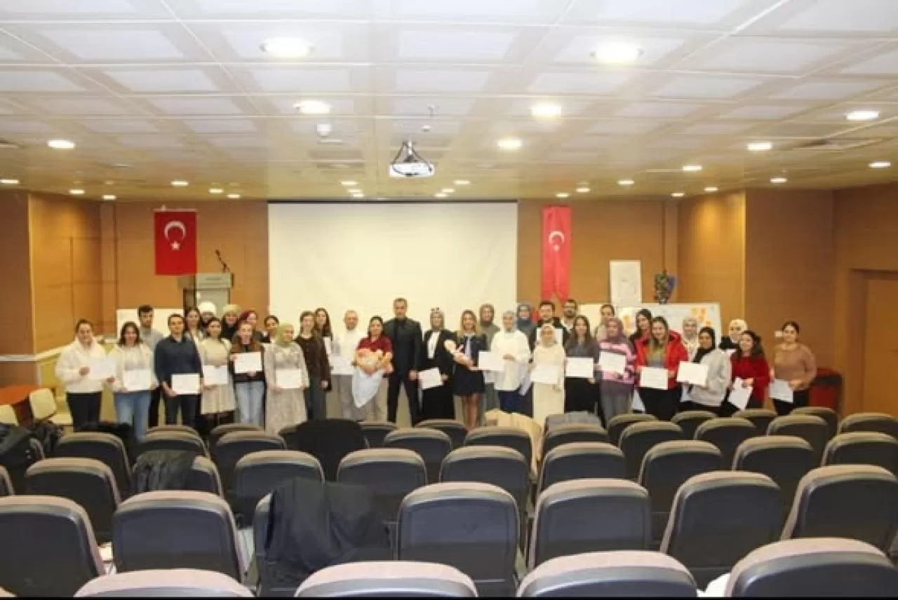 Ardahan'da Anne Sütü ve Emzirme Danışmanlığı Eğitimi Düzenlendi