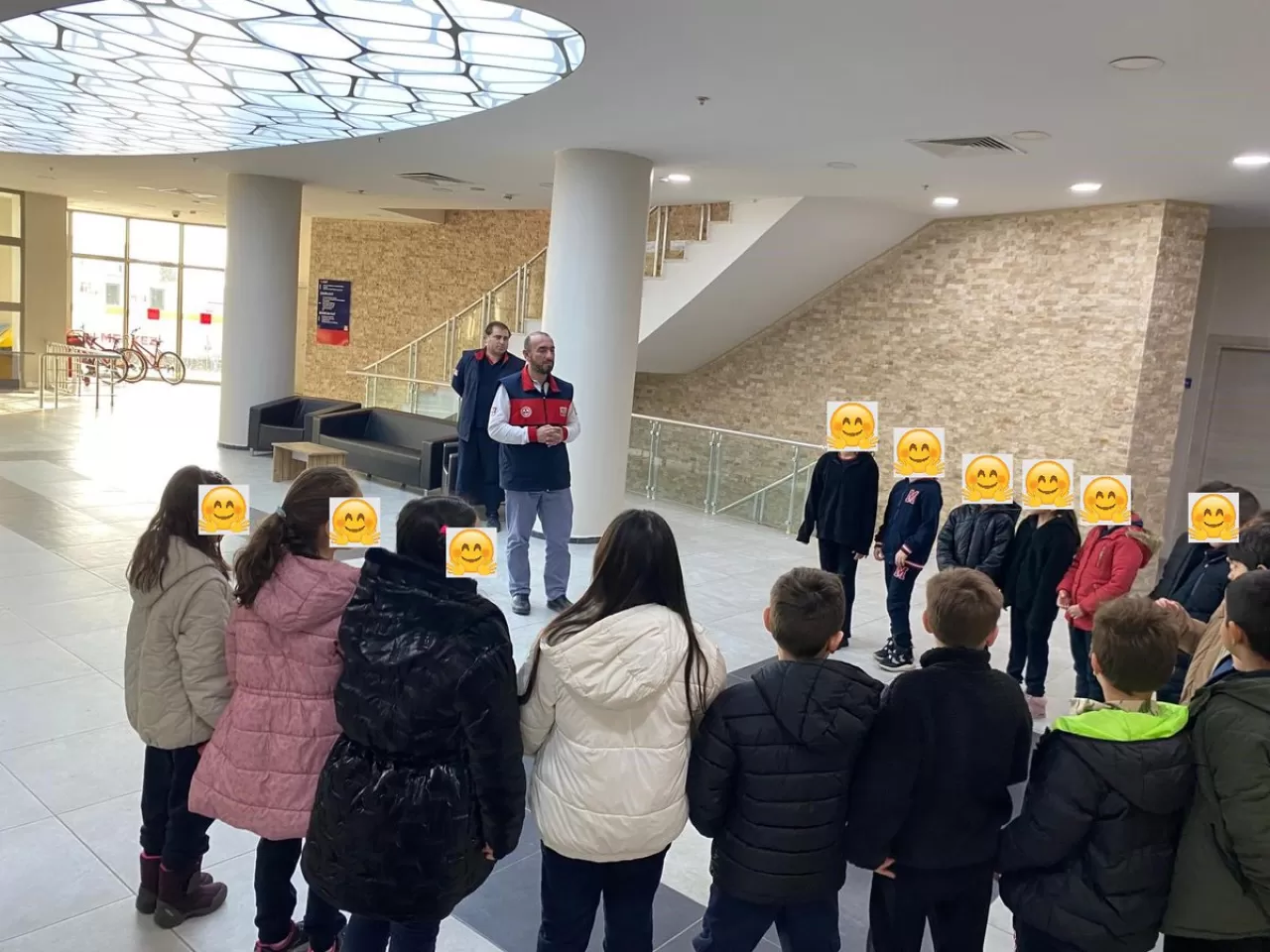 Sakarya'da İlkokul Öğrencileri 112 Acil Çağrı Merkezi'ni Ziyaret Etti