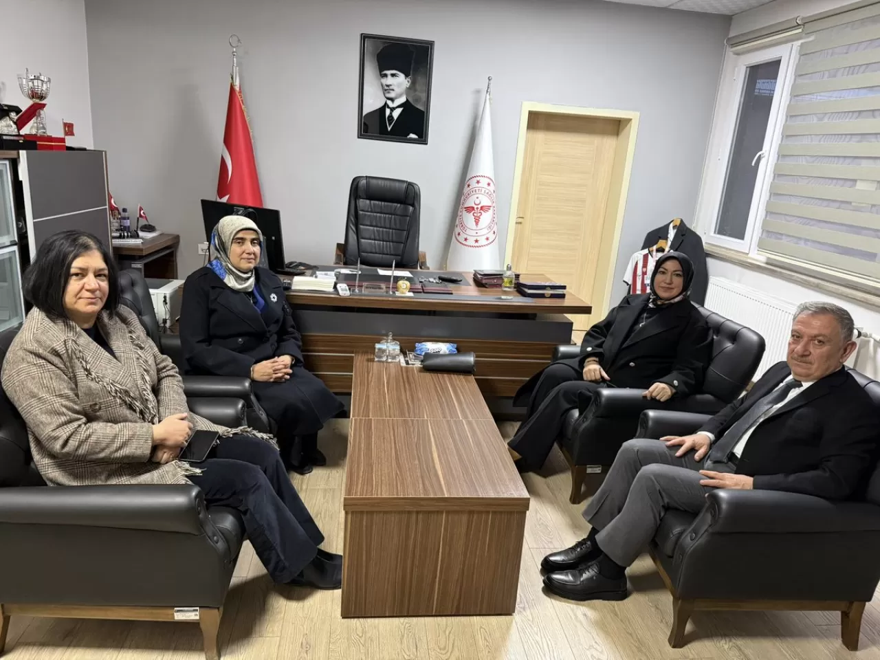 AK Partili Vekil Rukiye Toy ve Kadın Kolları Başkanı Sivas Devlet Hastanesi'ni Ziyaret Etti