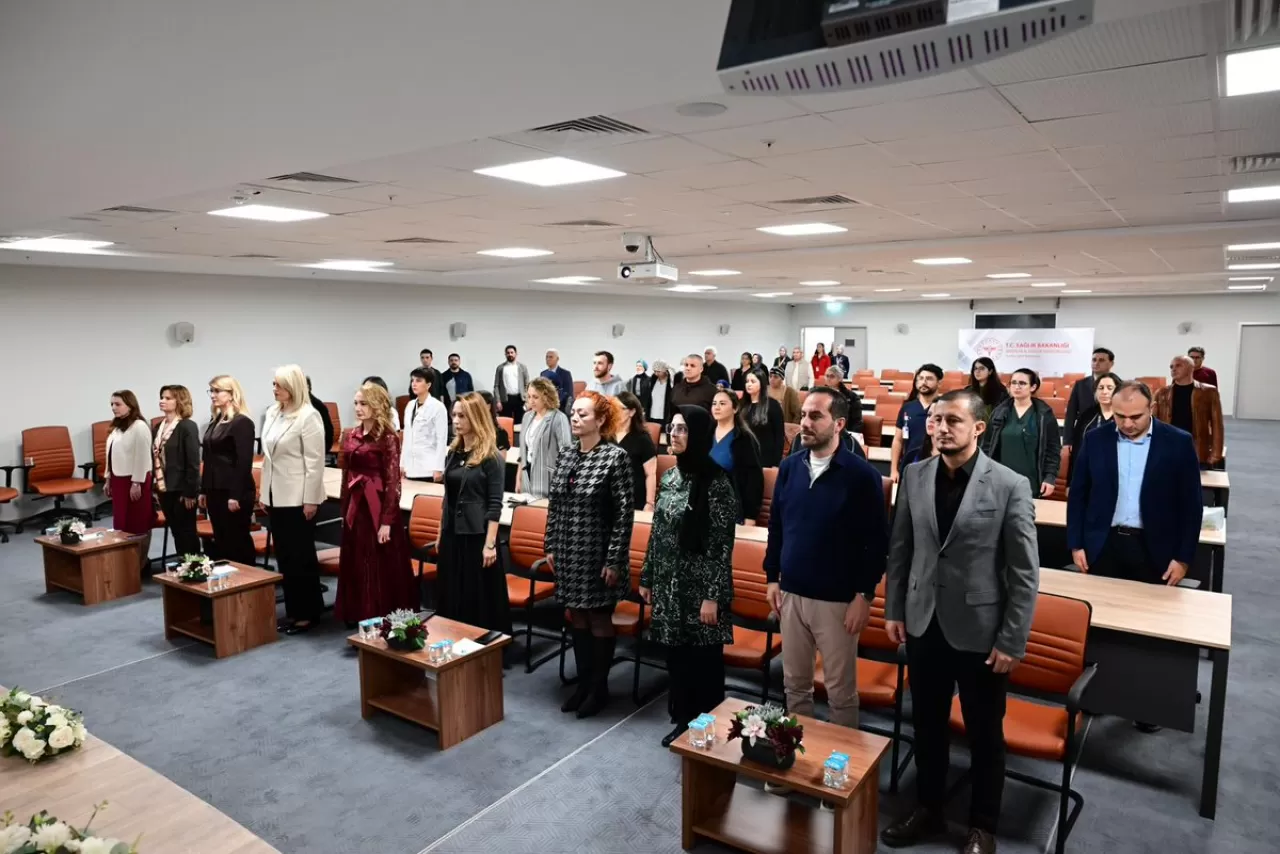 Antalya Şehir Hastanesi'nde Kanser Tedavisinde Radyoterapi ve Beslenme Sempozyumu Düzenlendi