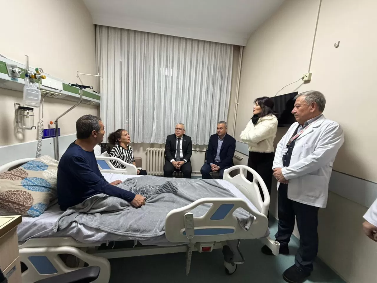 Sivas'ta Protokol Üyelerinden Hastane Ziyareti ve Geçmiş Olas Mesajları