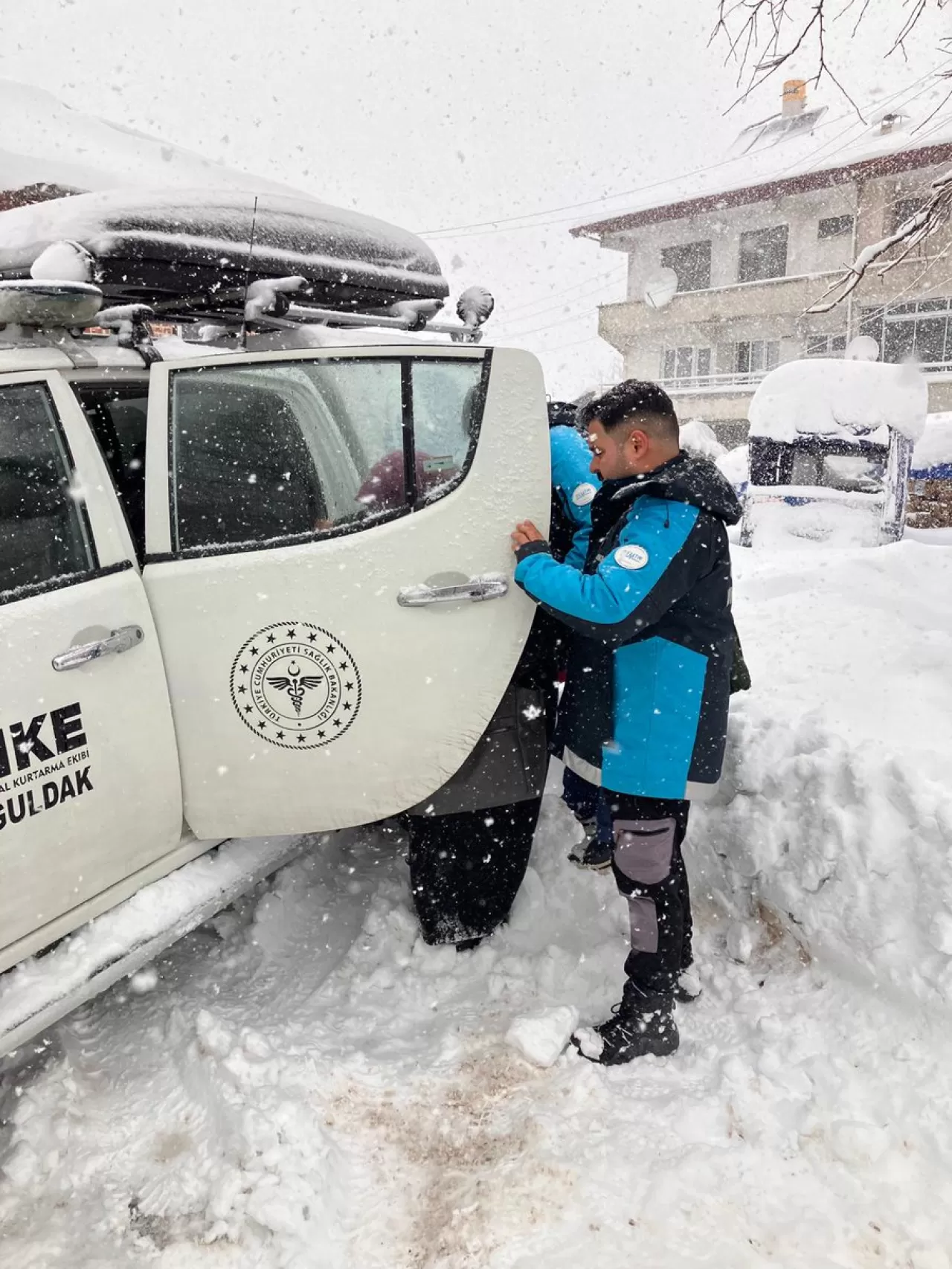 Zonguldak'ta UMKE Ekipleri Zorlu Şartlarda 62 Yaşındaki Hastaya Ulaştı