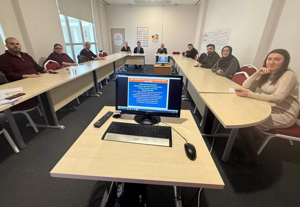 Yozgat'ta Yoğun Bakım Hizmetleri Değerlendirme Toplantısı Gerçekleştirildi