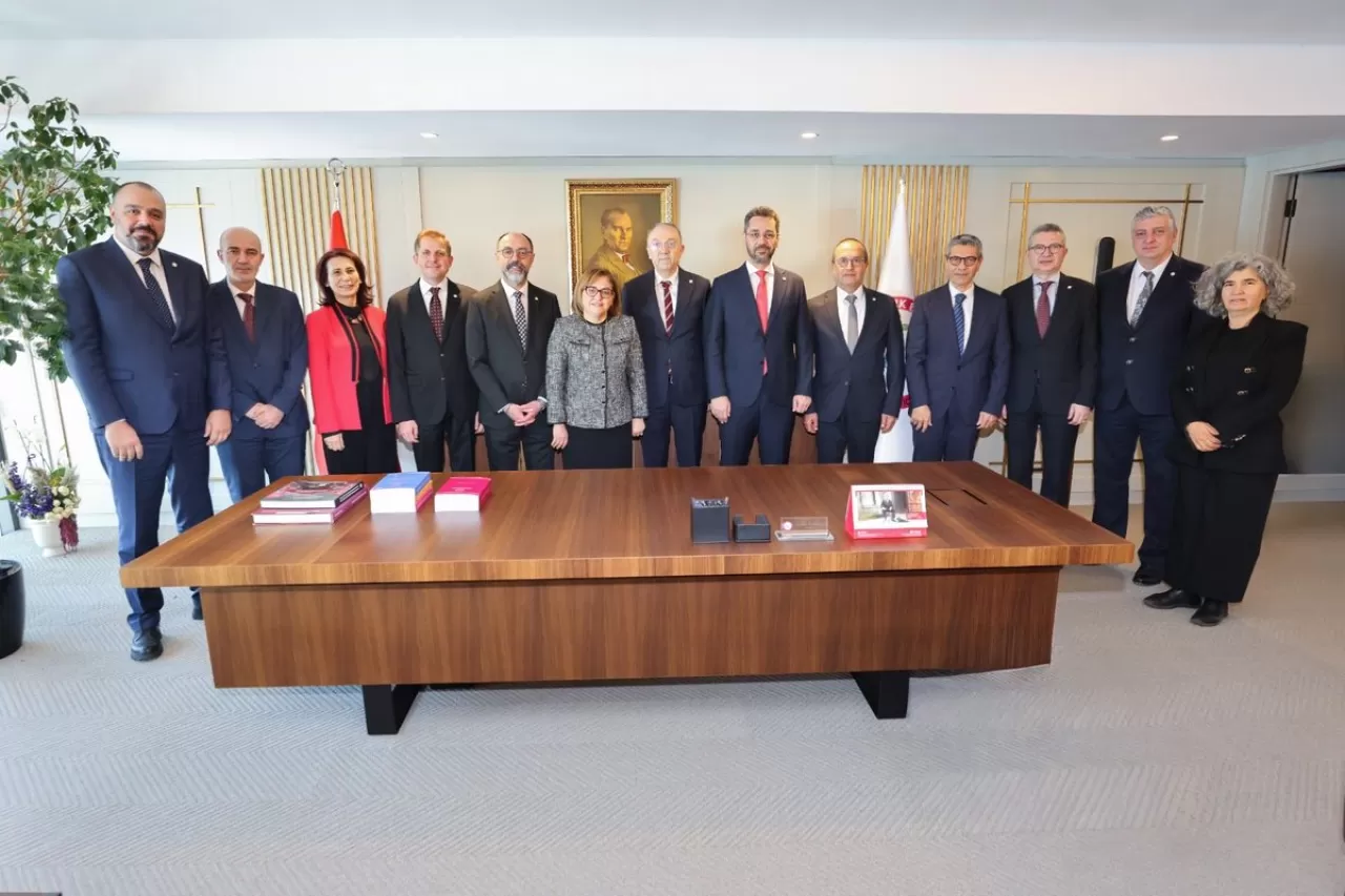 Gaziantep Büyükşehir Belediye Başkanı Fatma Şahin, Türk Eczacıları Birliği'ni Ziyaret Etti