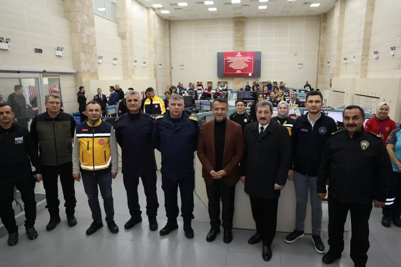 Samsun'da Yılbaşı Gecesinde 112 Acil Çağrı Merkezi Personeli Ziyaret Edildi