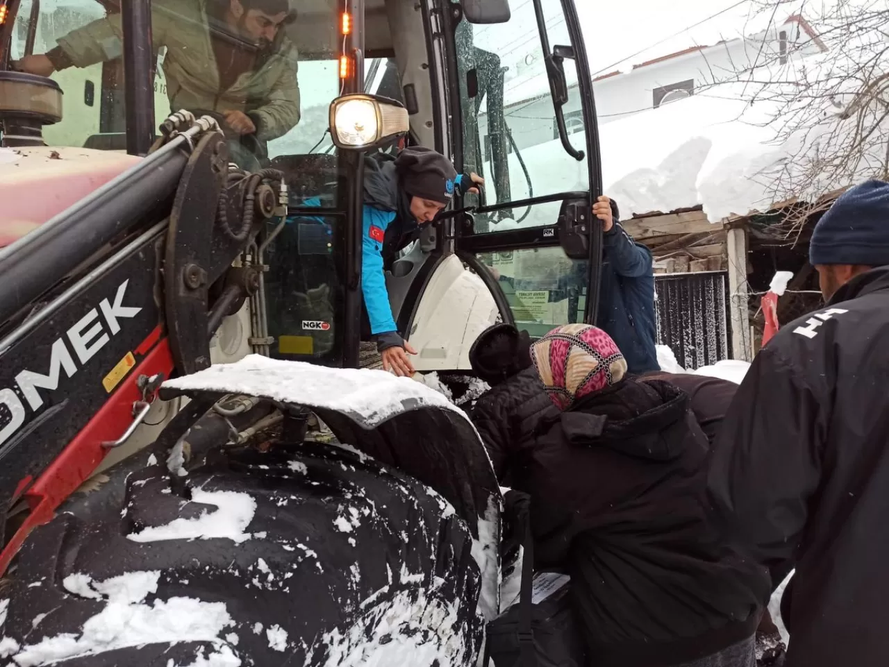 Zonguldak'ta UMKE Ekipleri Köyde Mahsur Kalan Hastalara Ulaştı