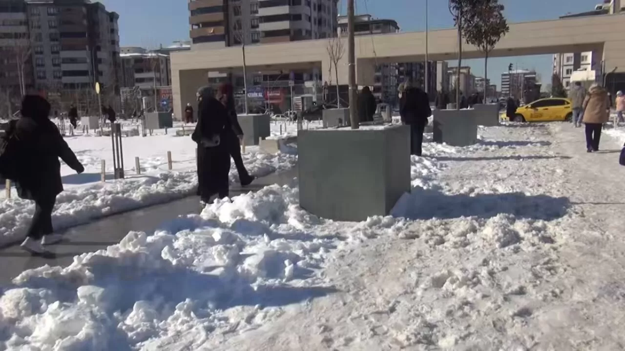 Gaziantep'te Yoğun Kar ve Buzlanma Sonrası Uzmanından Düşme Uyarısı