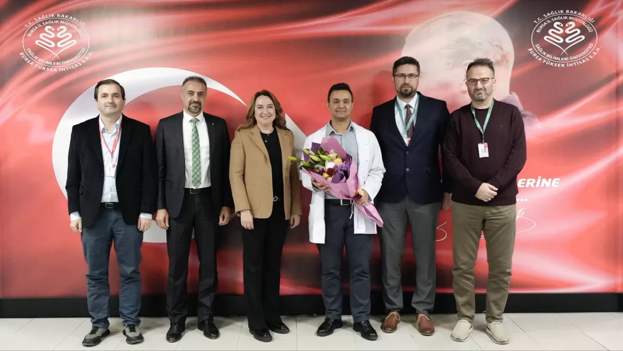 Dr. Eren Can Öztürk İç Hastalıkları Uzmanı Unvanını Aldı
