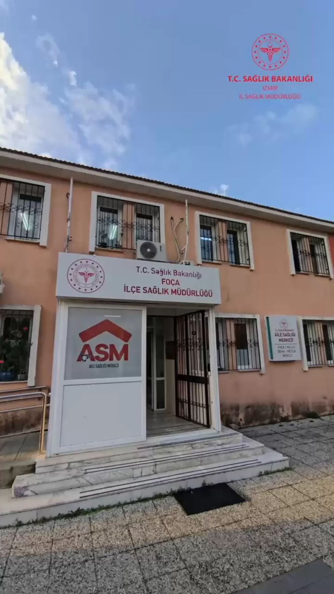 İzmir Sağlık Müdürü Foça ve Menemen'deki Sağlık Tesislerinde İncelemelerde Bulundu