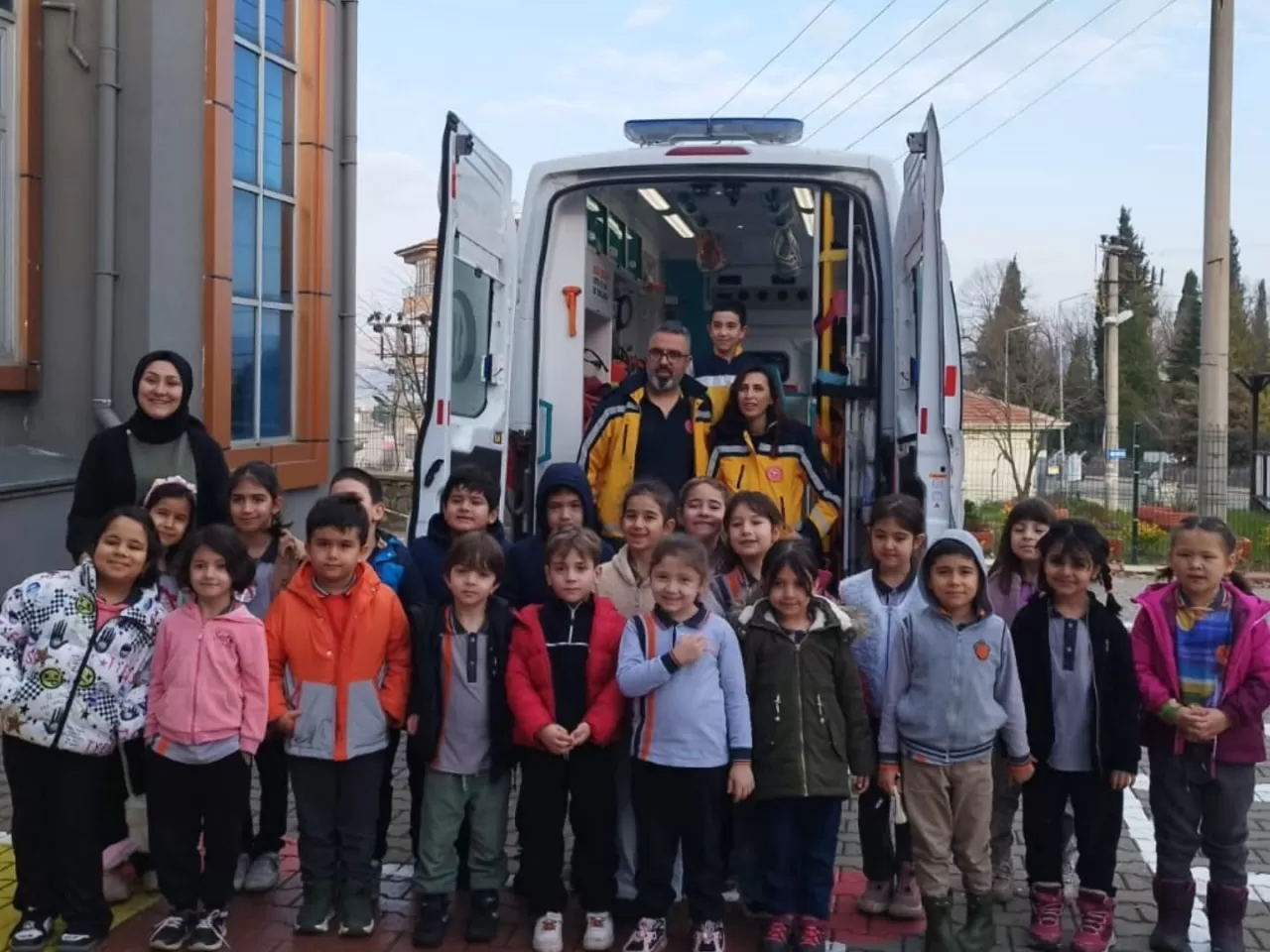 Bartın'da Minik Öğrencilere 112 Acil Servis ve Ambulans Tanıtıldı