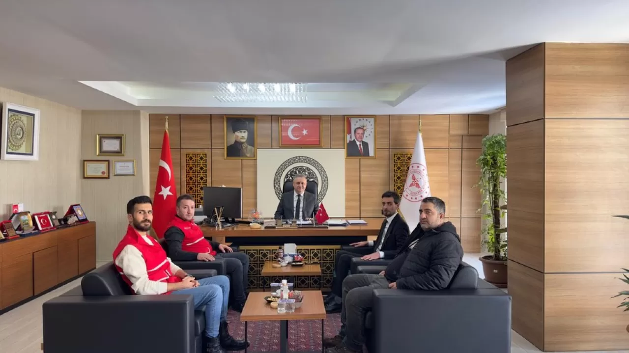 Bitlis Kızılay Heyetinden İl Sağlık Müdürüne Hayırlı Olsun Ziyareti