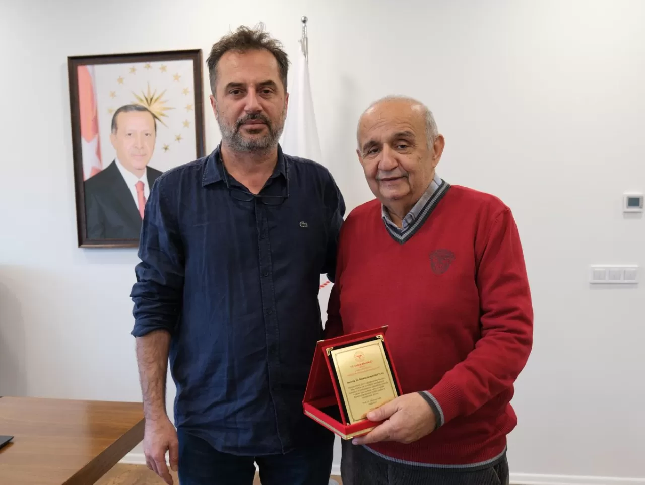 Mersin Şehir Hastanesi'nde Göğüs Cerrahisi Uzmanı Op. Dr. İbrahim Savaş Zorlutuna'ya Emeklilik Töreni