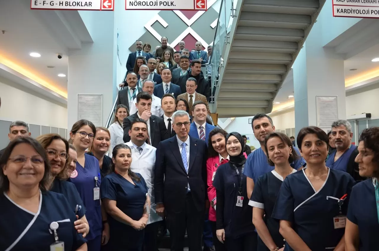 Sağlık Bakanı Memişoğlu, Balıkesir Atatürk Şehir Hastanesi'nde İncelemelerde Bulundu