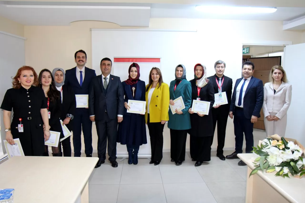 Denizli'de Güçlü Gençler Umutlu Yarınlar Projesi'ne Destek Verenlere Başarı Belgesi