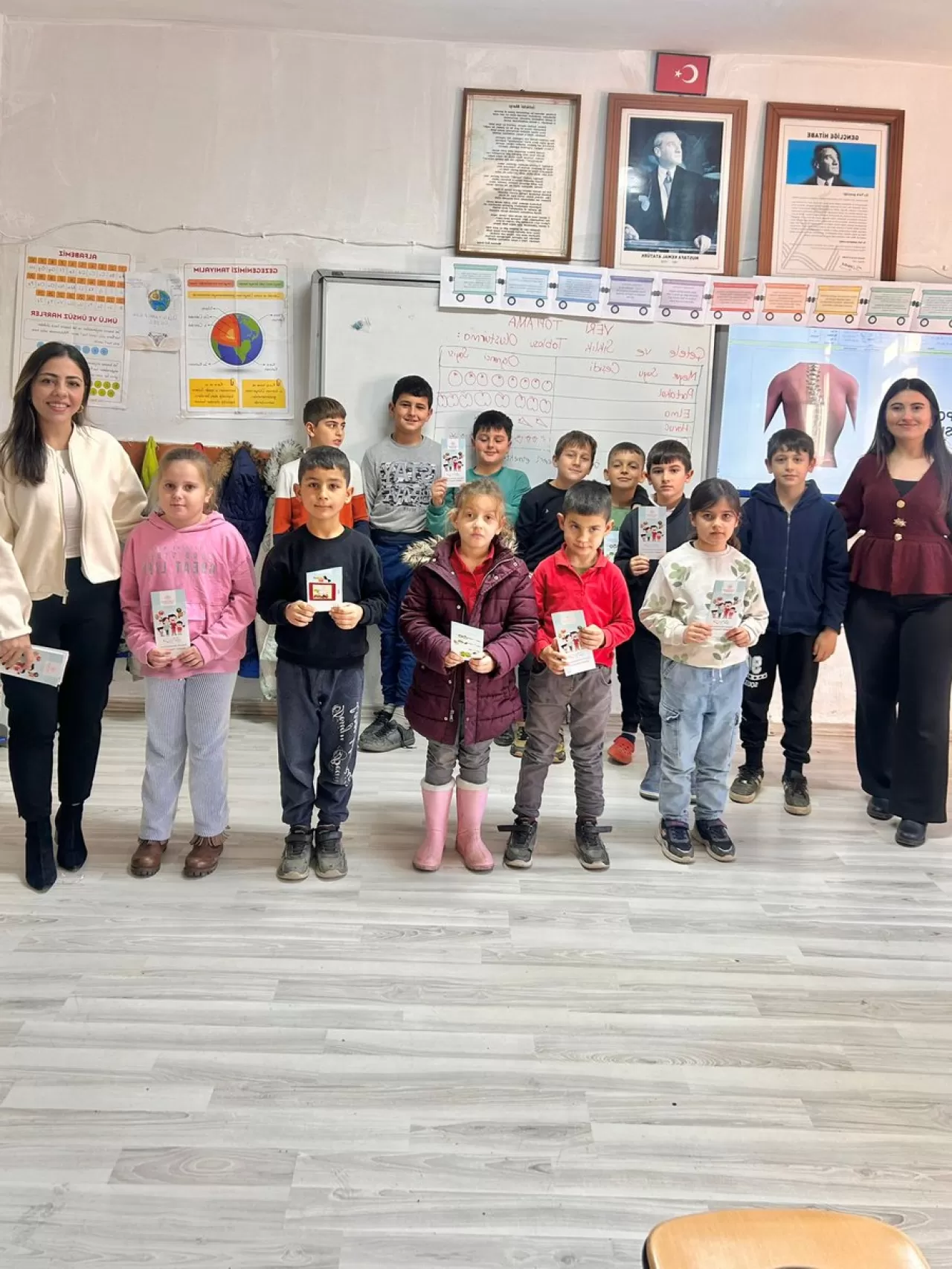 Gelibolu'da Öğrencilere Sağlıklı Beslenme ve Diyabet Eğitimi