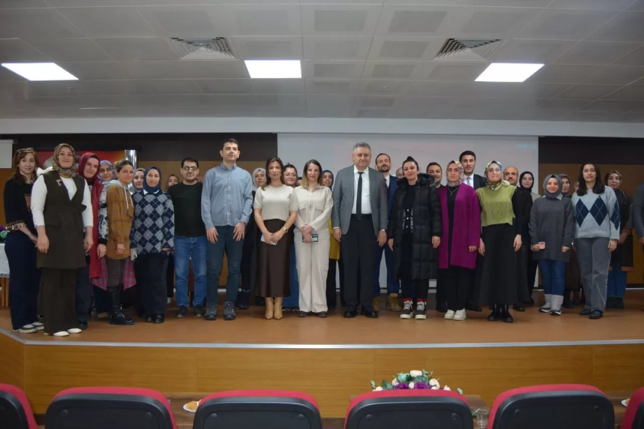 Bitlis'te Aile Sağlığı Çalışanlarına Bağışıklama Eğitimi Verildi