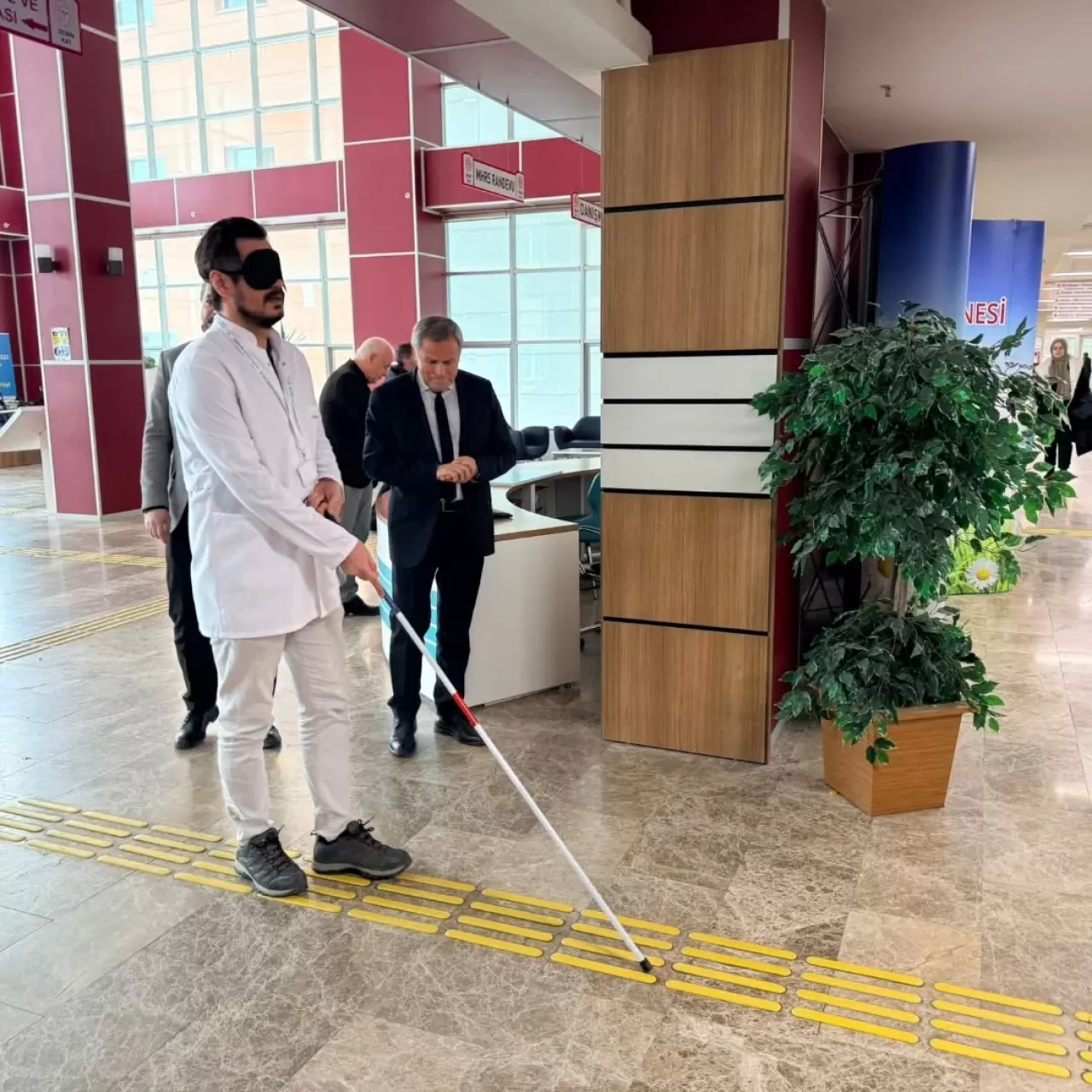 Bayburt Devlet Hastanesi'nden Görme Engelli Bireyler İçin Anlamlı Mesaj