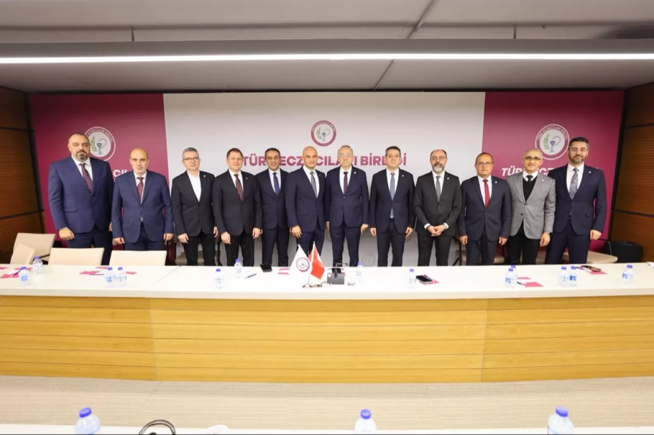 Türk Eczacılık Sektöründe Yoğun Görüşme Trafiği: Meclis ve Paydaş Buluşmaları