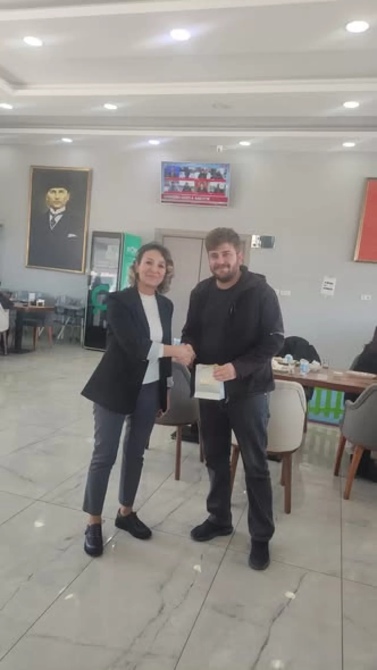 Burdur'da Diş Hekimi Sinan Kemik İçin Veda Yemeği Düzenlendi