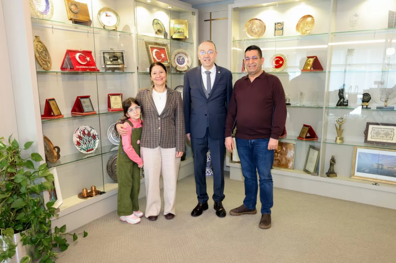 Türk Eczacıları Birliği'ne Yoğun Ziyaret: Mesleğin Geleceği Konuşuldu