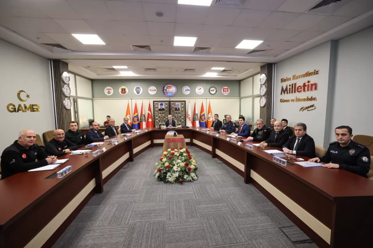 Sakarya'da Acil Çağrı Merkezi Komisyonu Vali Doğan Başkanlığında Toplandı