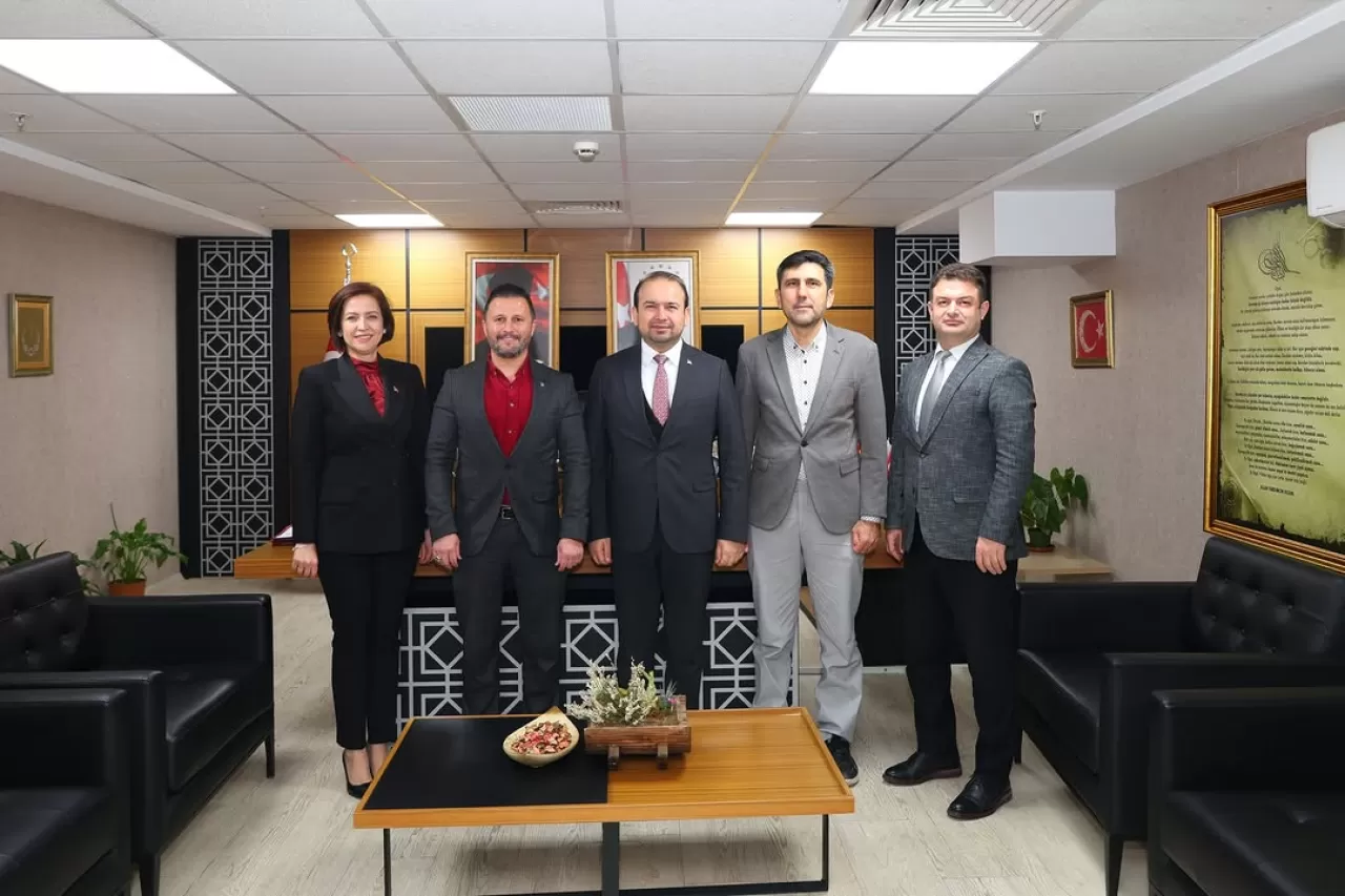 AK Parti İncirliova İlçe Başkanları Aydın İl Sağlık Müdürü'nü Ziyaret Etti