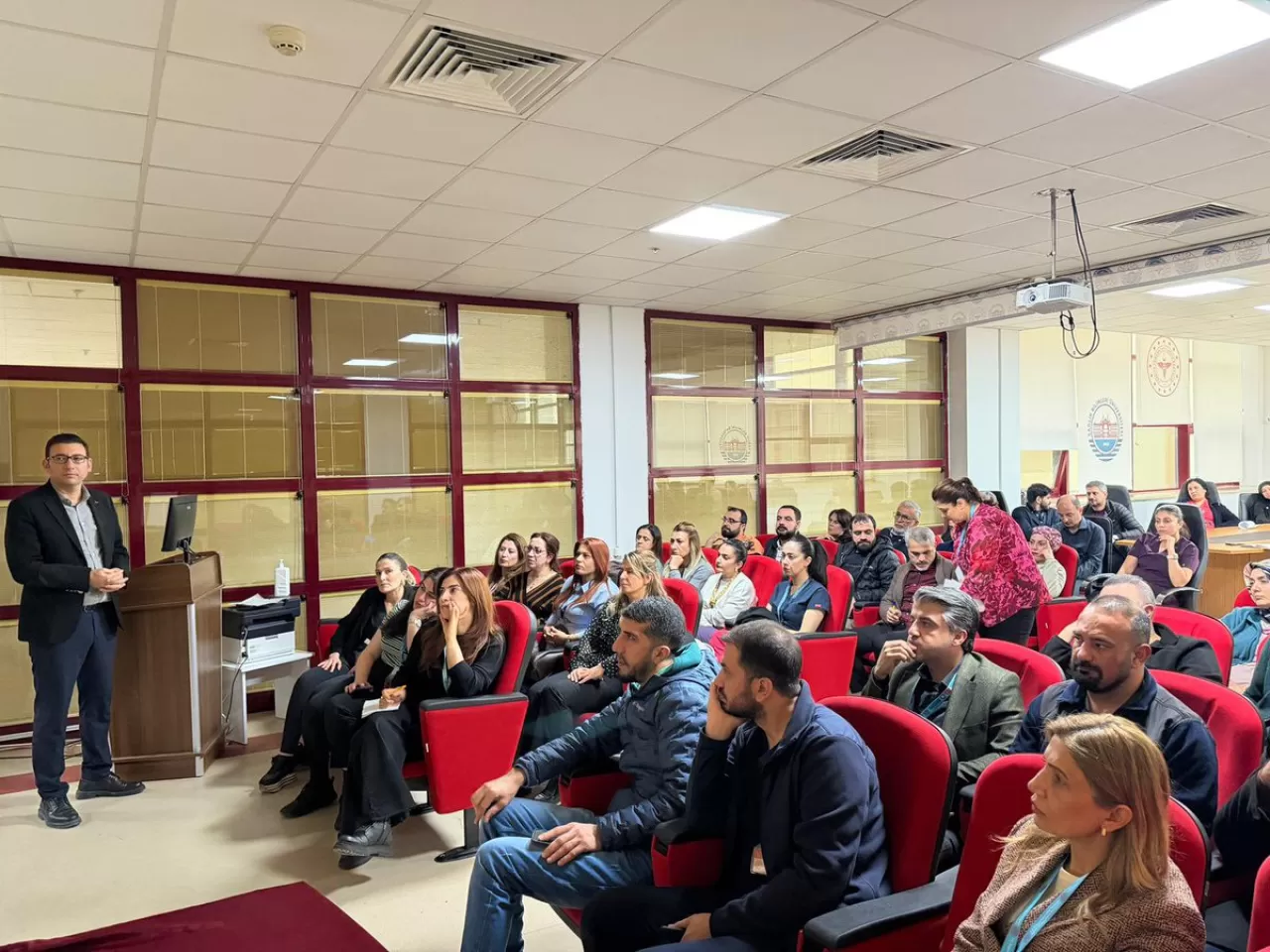 Diyarbakır Gazi Yaşargil Hastanesi'nde Kalite Değerlendirme Toplantısı Yapıldı
