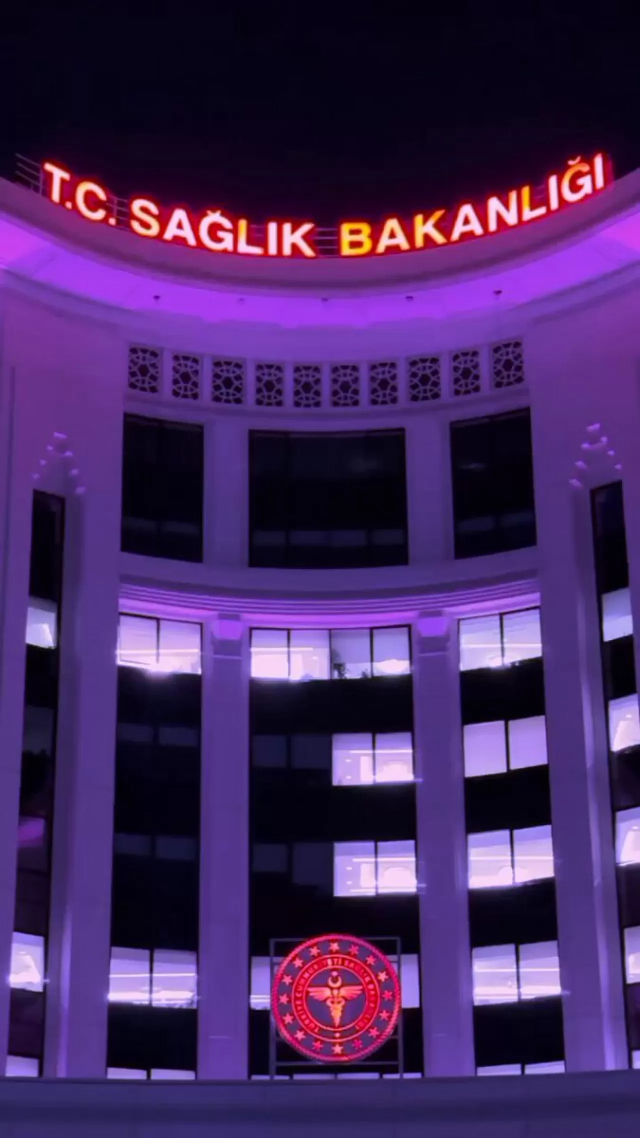 4 Şubat Dünya Kanser Günü'nde İstanbul ve Ankara Mor Işıkla Aydınlandı