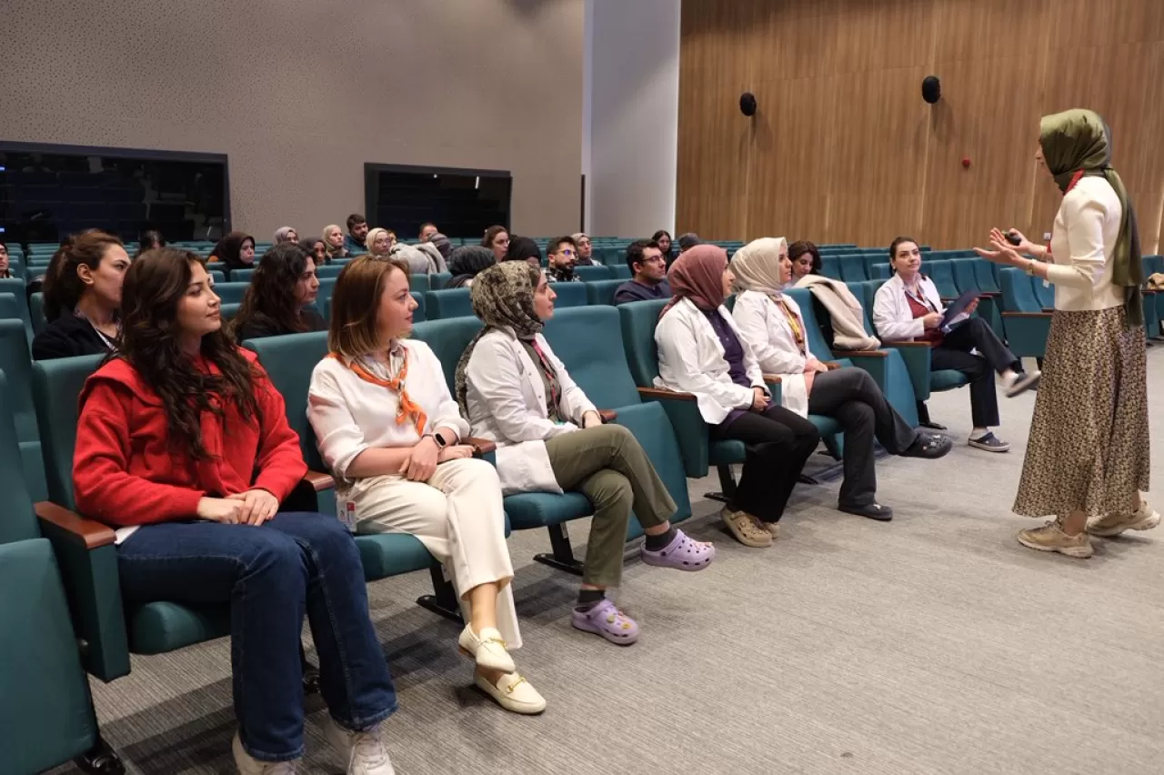 Gaziantep Şehir Hastanesi'nde Anne Sütü ve Emzirme Eğitimi