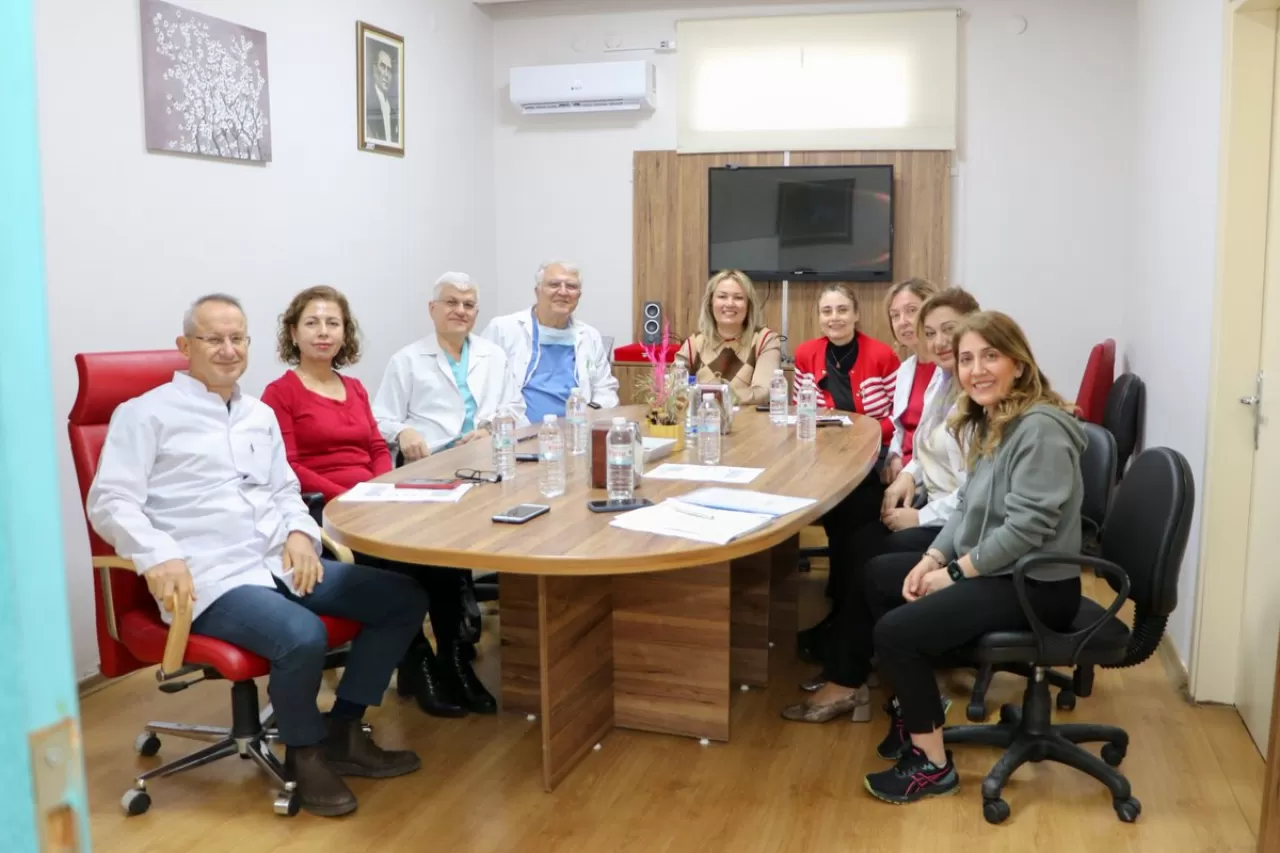 Dr. Behçet Uz Çocuk Hastanesi'nde Eğitim Planlama Kurulu Toplantısı Gerçekleştirildi