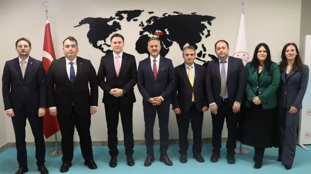 Karadağ Sağlık Bakanı Türkiye'de: İlaç Tedariki ve Sağlık Turizmi İş Birliği Görüşüldü