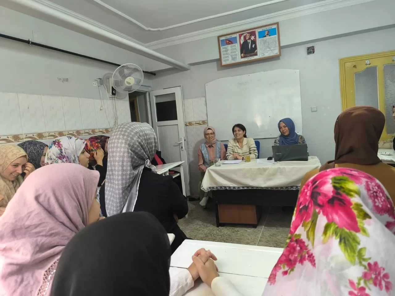 Siirt'te Ergenlik Dönemi Kadın Sağlığı Eğitimleri Düzenlendi