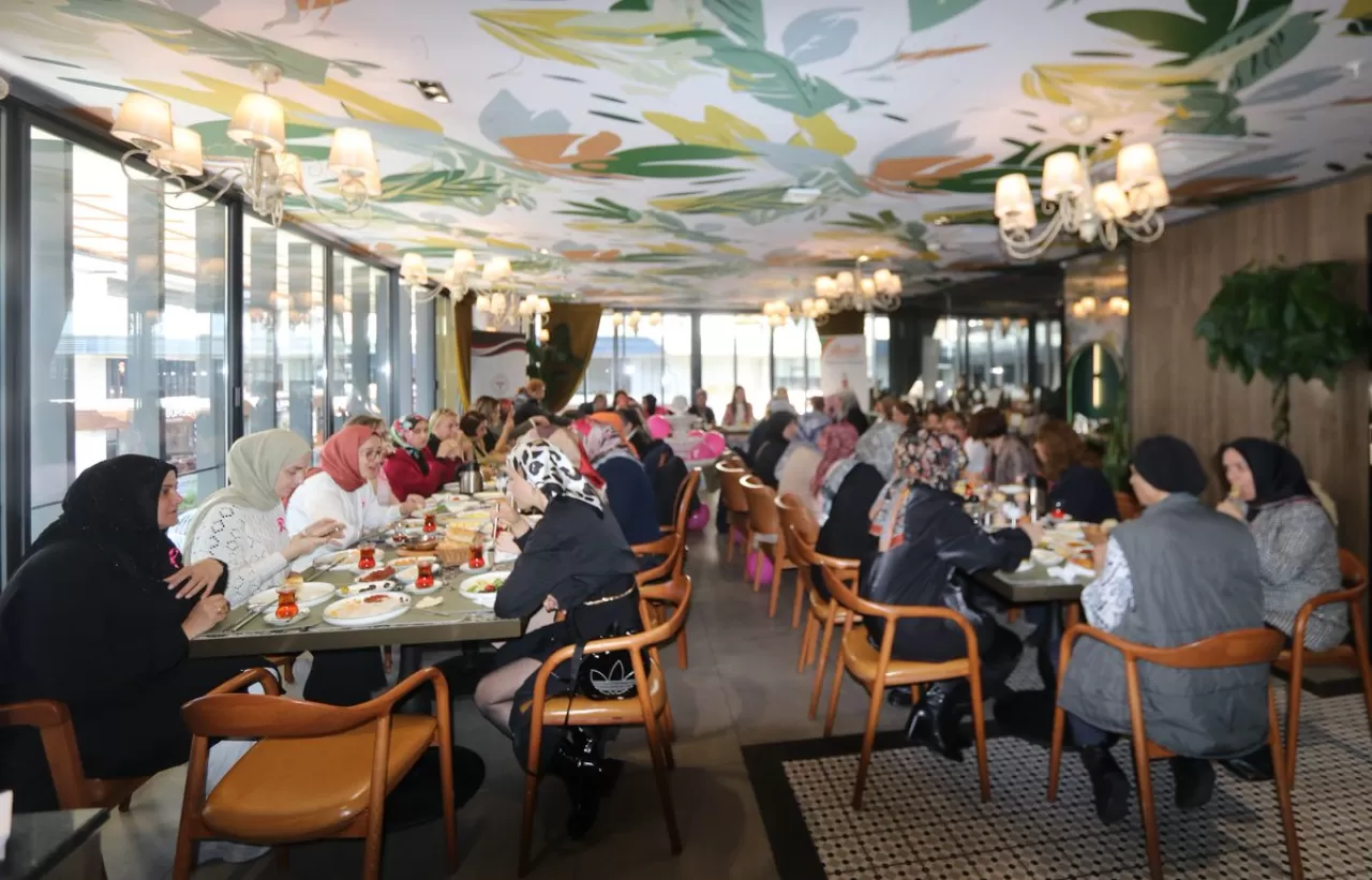 Rize'de Meme Kanseri Farkındalık Etkinliği: Hastalarla Anlamlı Kahvaltı