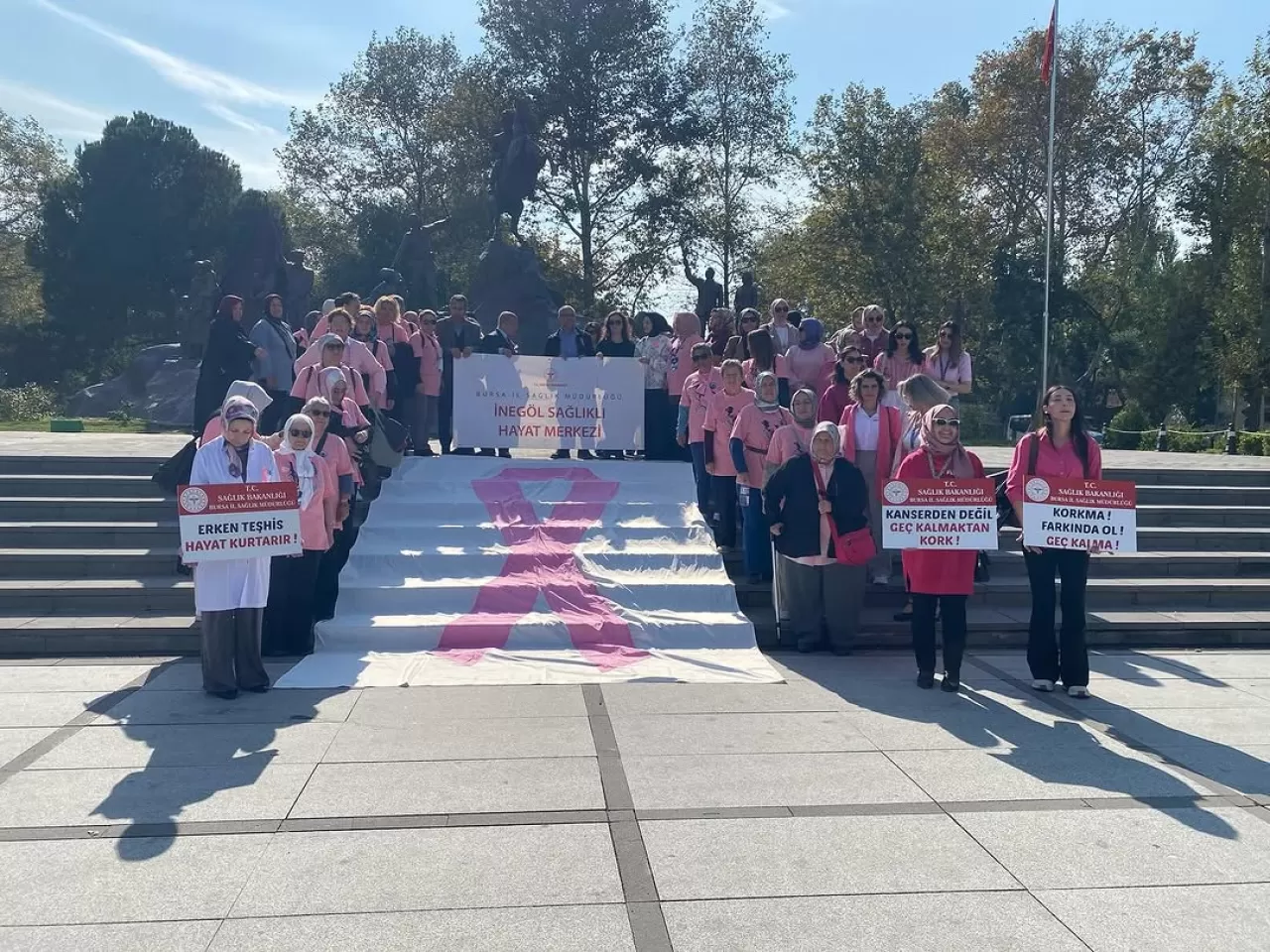 Bursa İnegöl'de Meme Kanseri Farkındalığı İçin Seminer ve Yürüyüş Düzenlendi