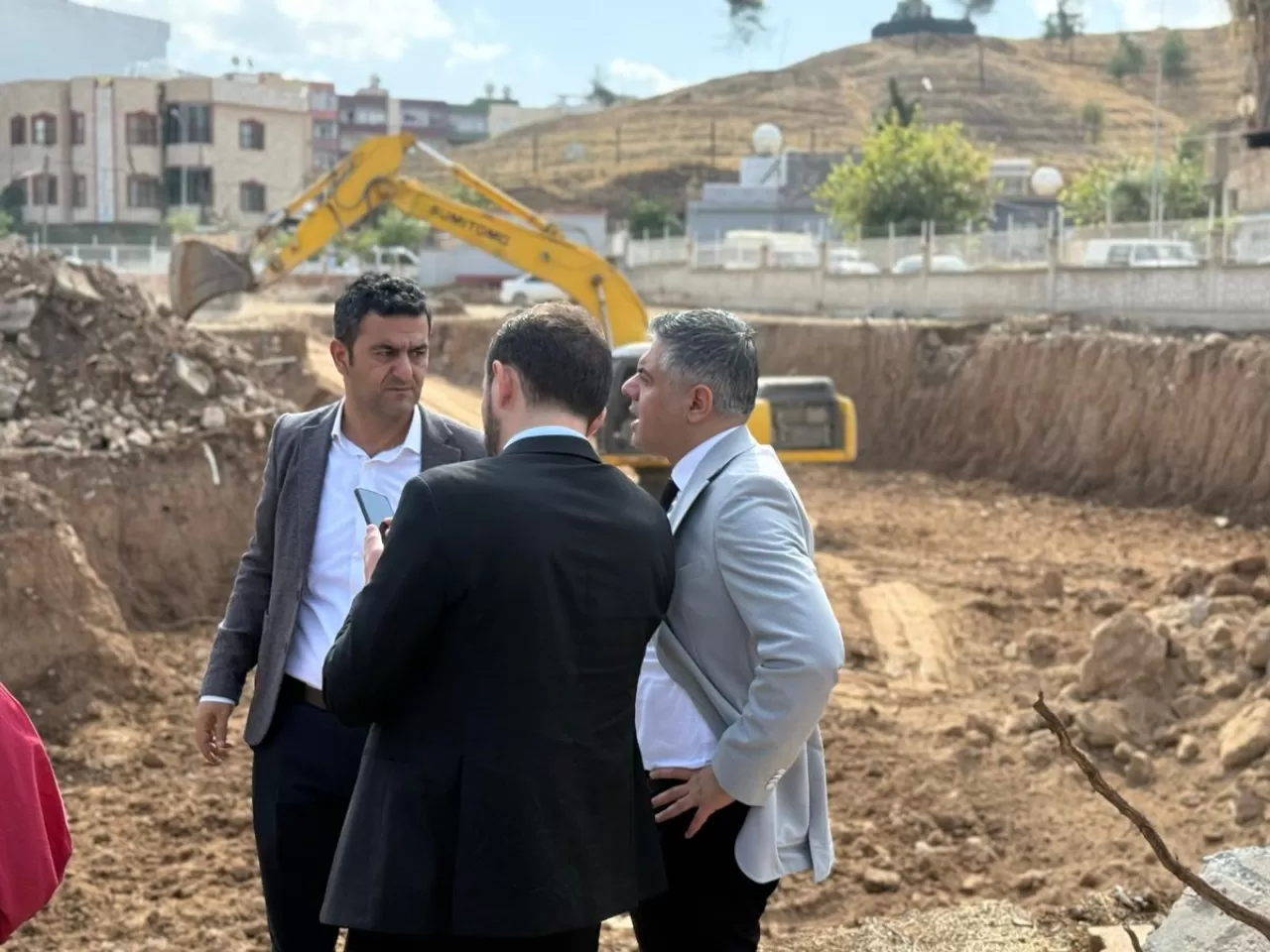 Mardin'de Güçlendirilmiş Göçmen Sağlığı Merkezi İnşaatında İnceleme
