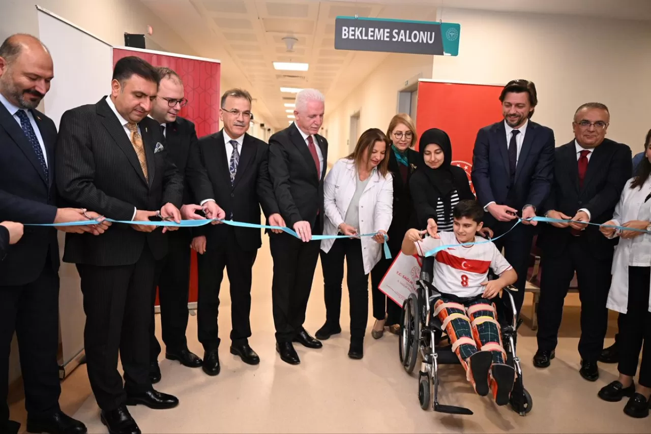 İstanbul'da Hastanede Tedavi Gören Öğrenciler İçin Yenilenen Eğitim Sınıfı Açıldı