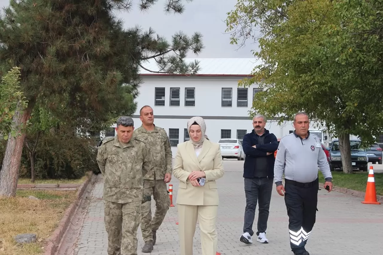 Elazığ Ruh Sağlığı Hastanesi'nde Önemli Ziyaret: 8. Kolordu Kurmay Başkanı Albay Mehmet Cenğiz Başhekim'i Ziyaret Etti